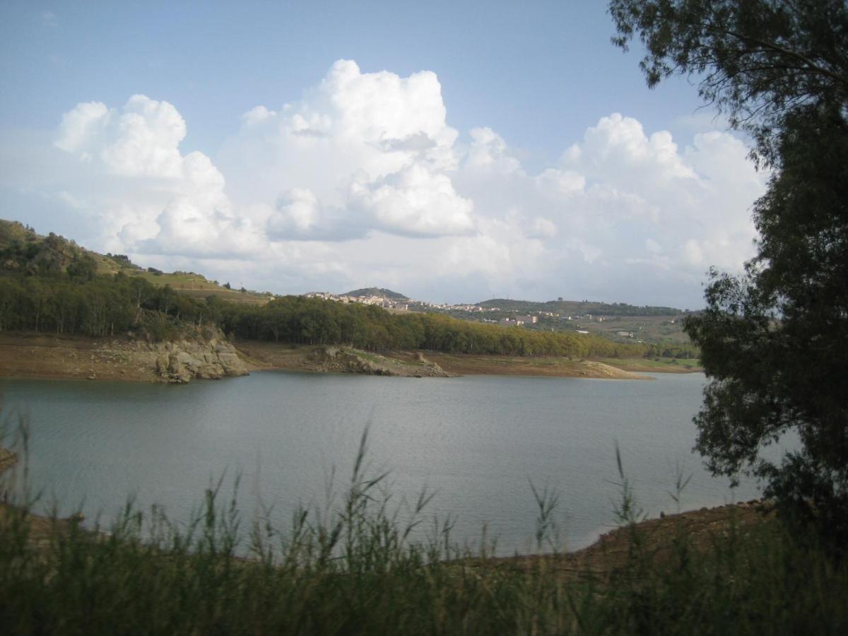 Oasi Del Lago Regalbuto エクステリア 写真